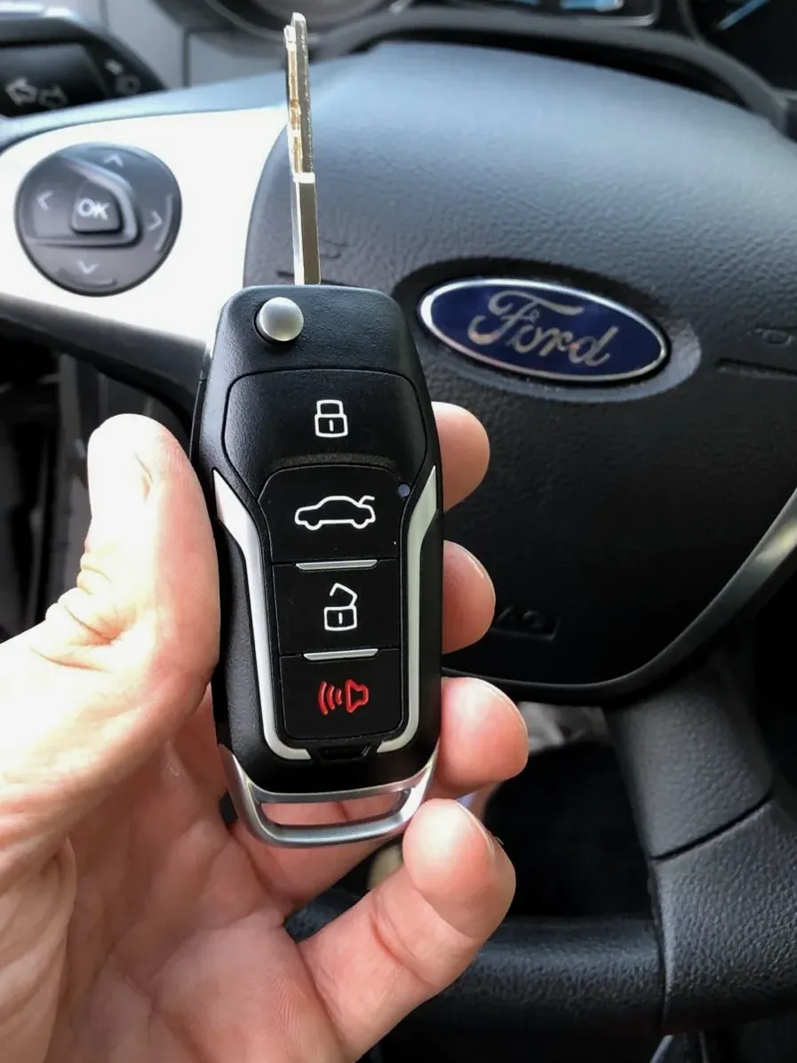 Ford flip key with folding blade
