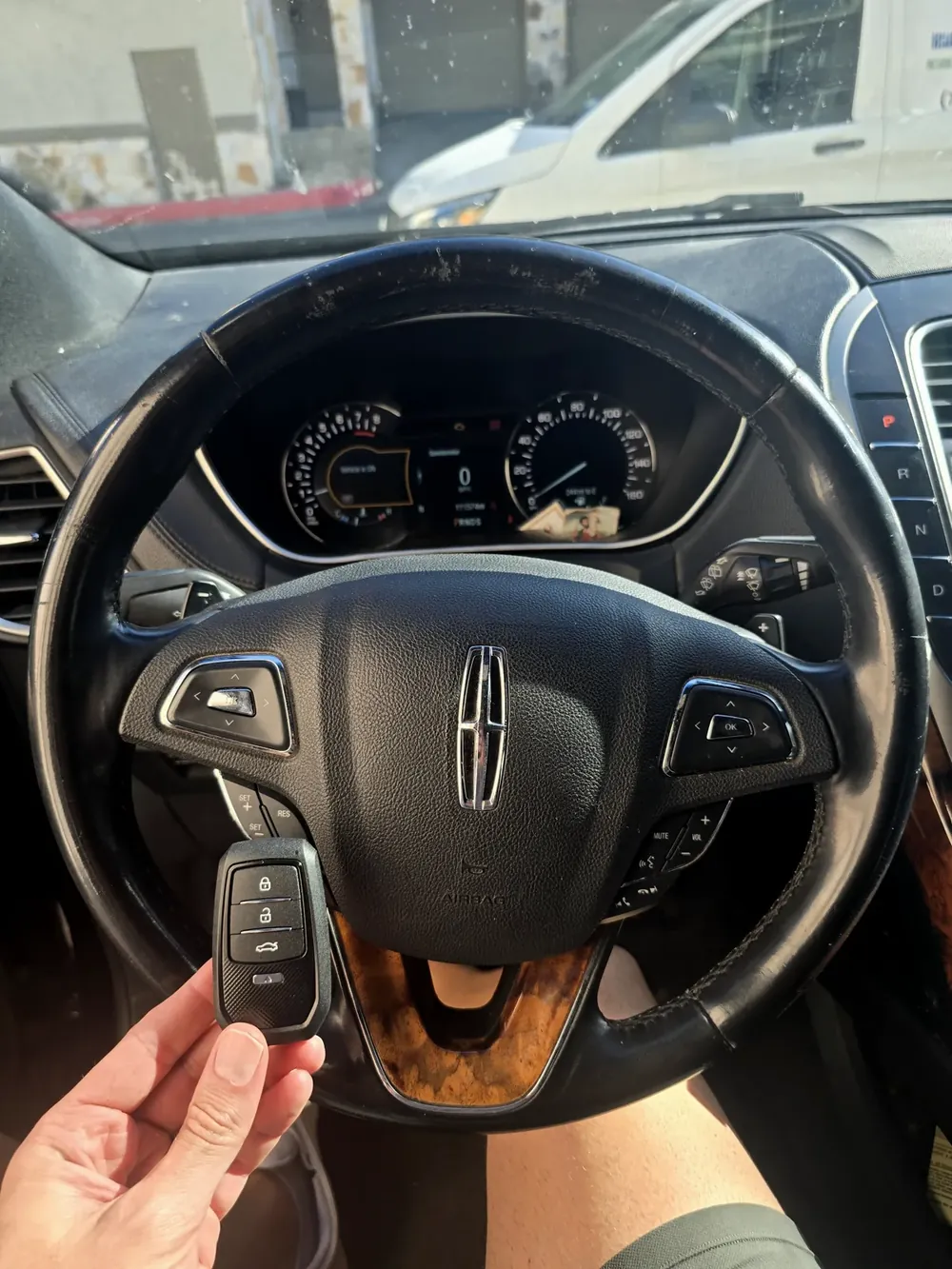 New Lincoln key at the steering wheel